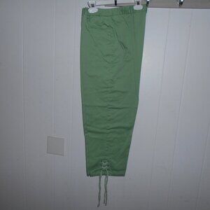 Green Capri Pants Size 8 ...  New no tags